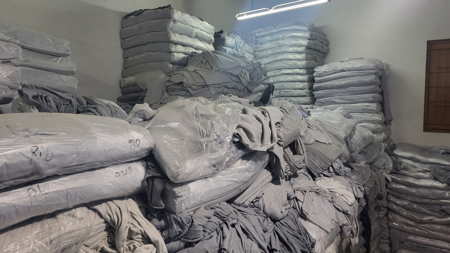 Ready fabric stock in Tiruppur